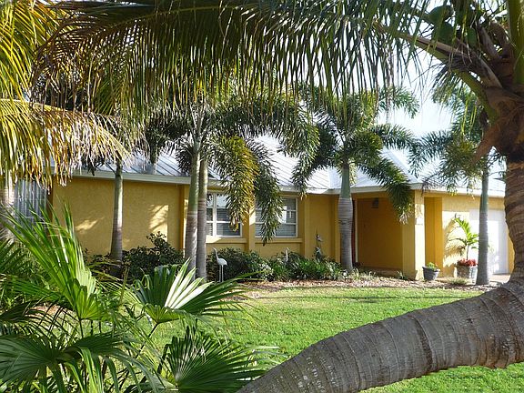 Amazing tropical landscaping