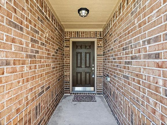 5th image of 422 Hawks View Dr