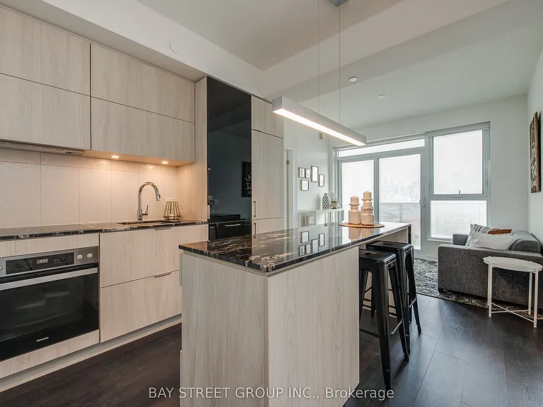 20 Richardson St #918 — Photo 6