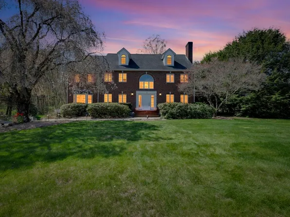 14 McTaggart St, Westborough, MA 01581