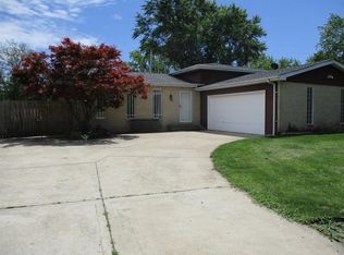 909 Monterrey Ct, Crown Point, IN 46307