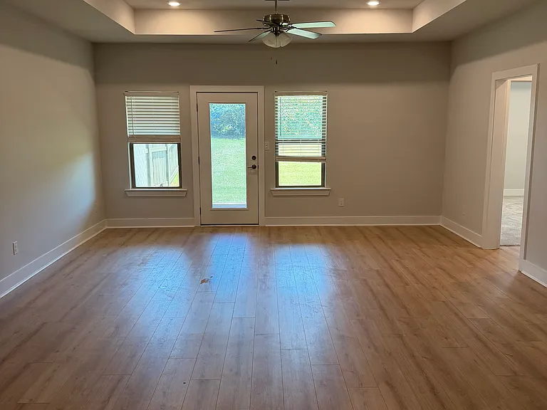 132 Clift Dr — Photo 32