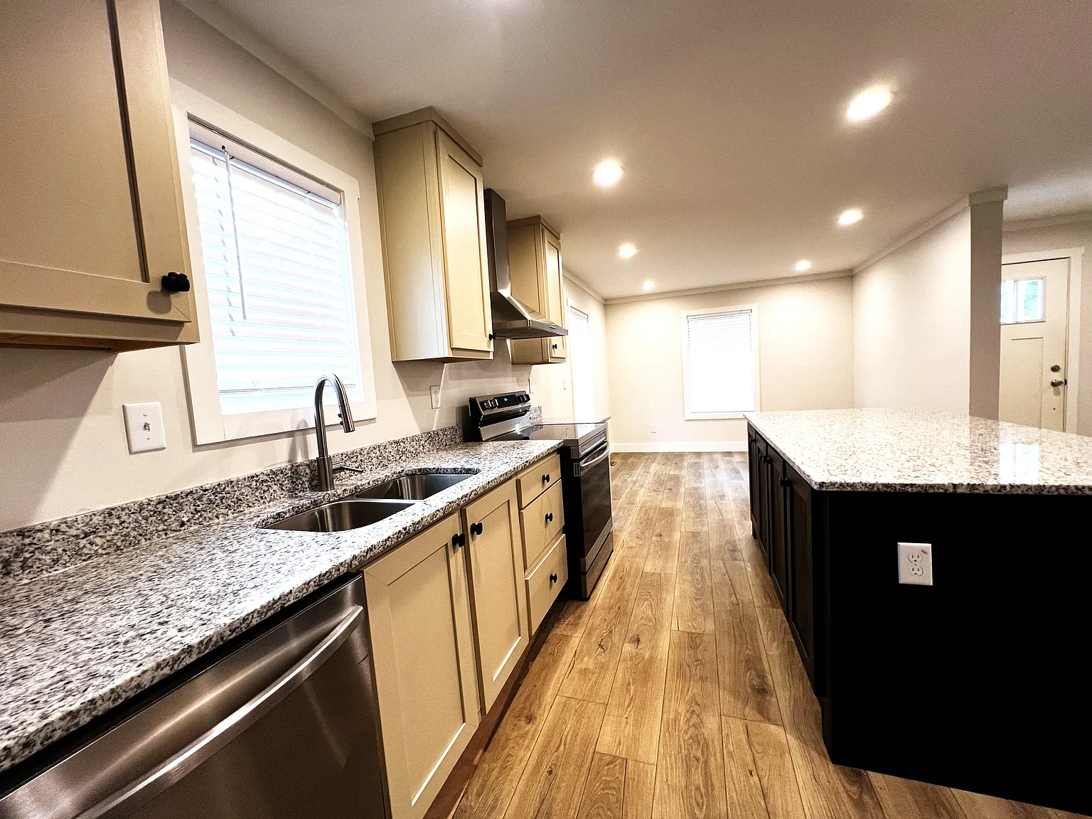 3 bed, 1155 sqft, $1,700 — Photo 3