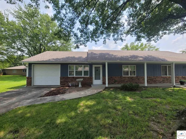 4002 Southlake Cir, Sedalia, MO 65301