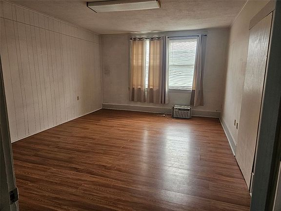 3rd image of 210 Bridge St Floor 2