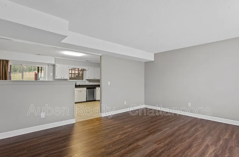 4 bed, 3.0 bath, 1350 sqft, $1,975 — Photo 2