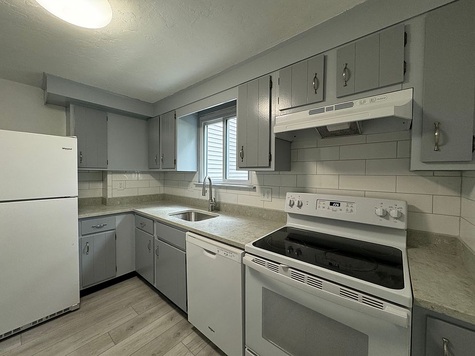1st image of 60 Whitewood Cir #2