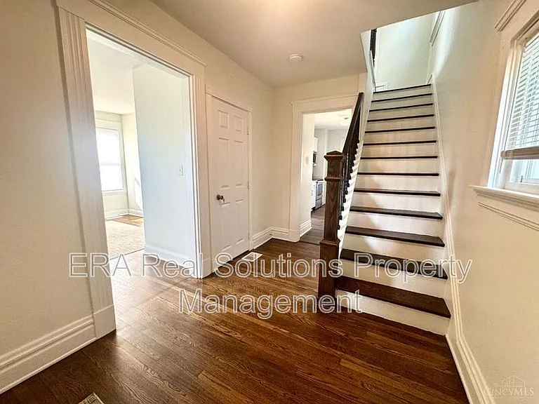 1600 Brewster Ave — Photo 5