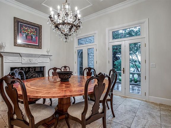 3rd image of 704 Shady Lane Ct
