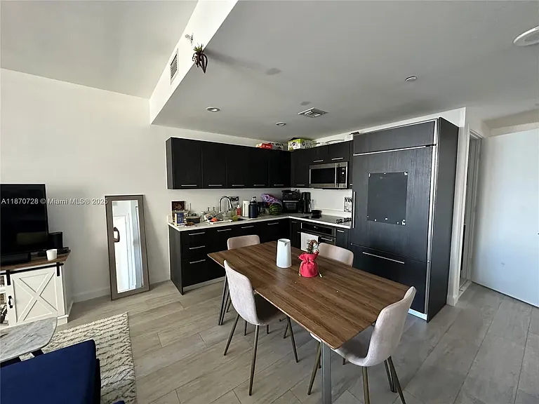 45 SW 9th St #1902 — Photo 5