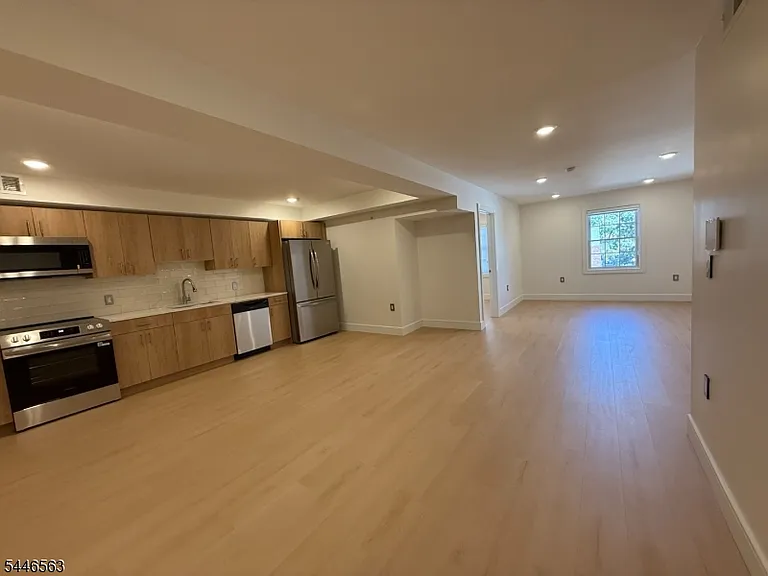 627 Valley Rd #D — Photo 2