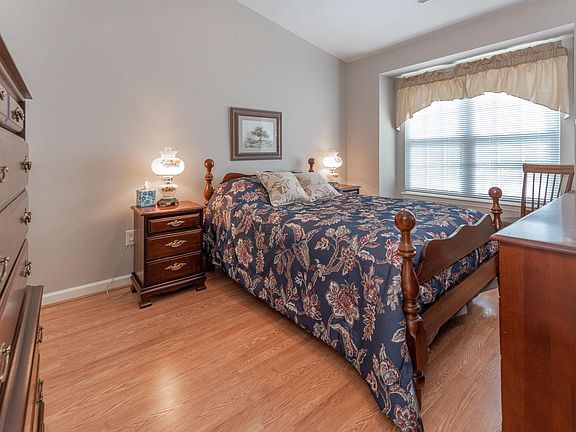 4th image of 7274 Scarlet Oak Dr