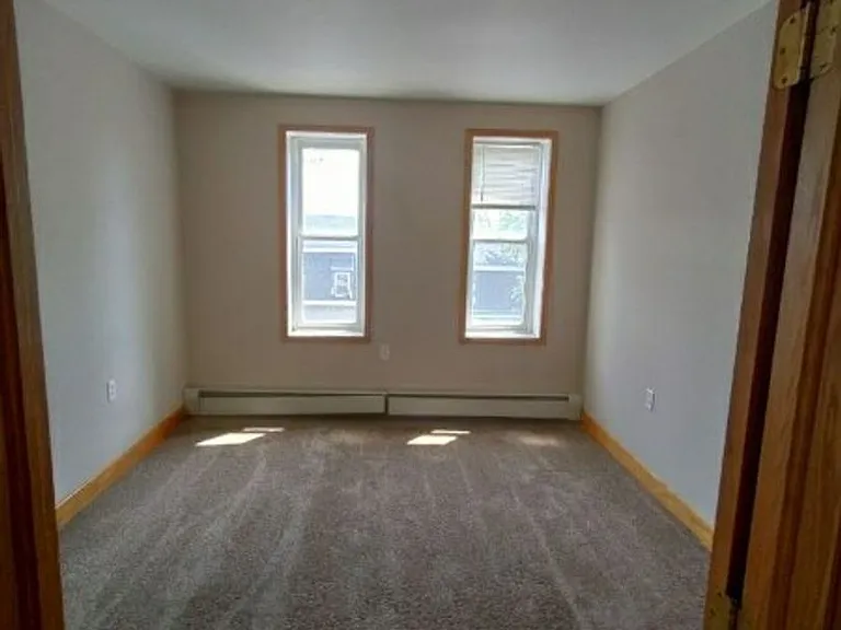 19 E Utica St — Photo 8