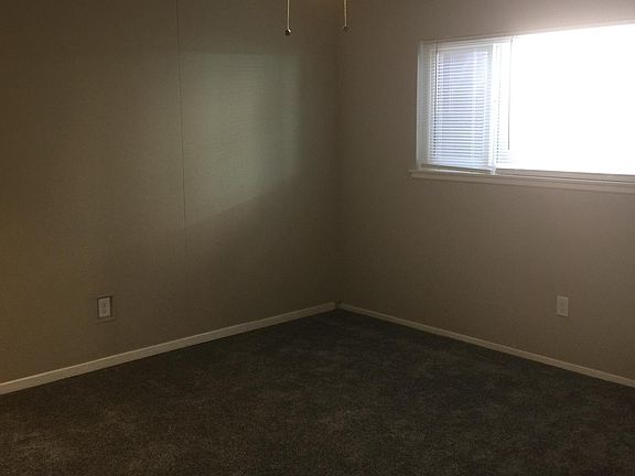 2nd image of 932 E Ashlan Ave