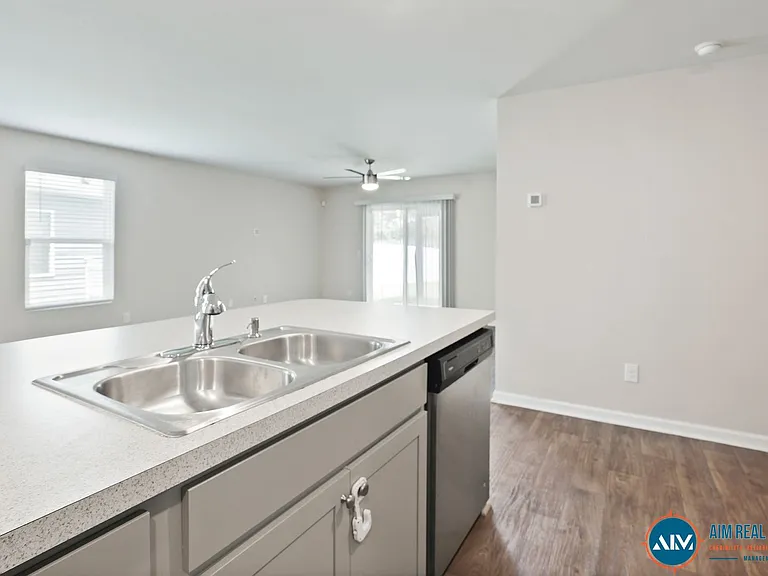 127 Auditorium Rd — Photo 10