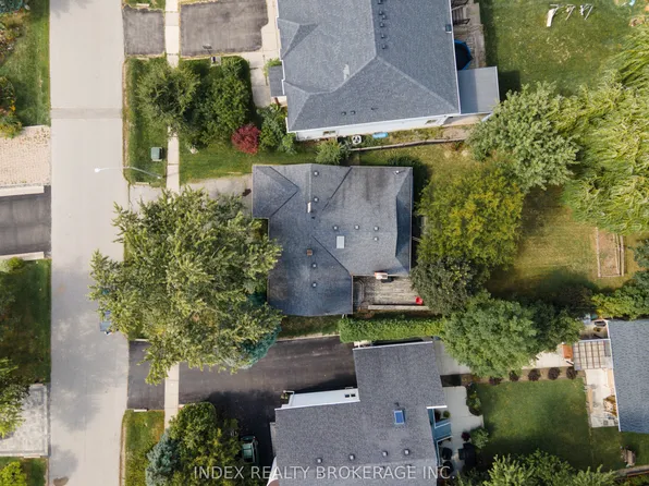 1073 Kent Ave E, Oakville, ON L6H 1Z7