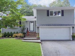 14 East Dr, Garden City, NY 11530