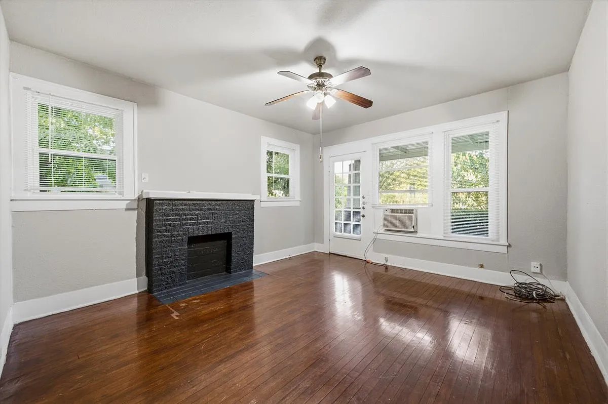 711 Brown St — Photo 4
