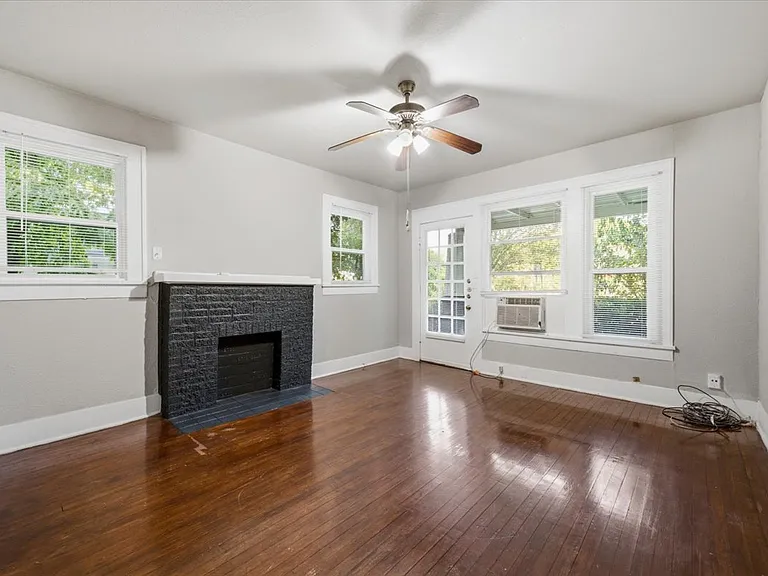 711 Brown St #A — Photo 4
