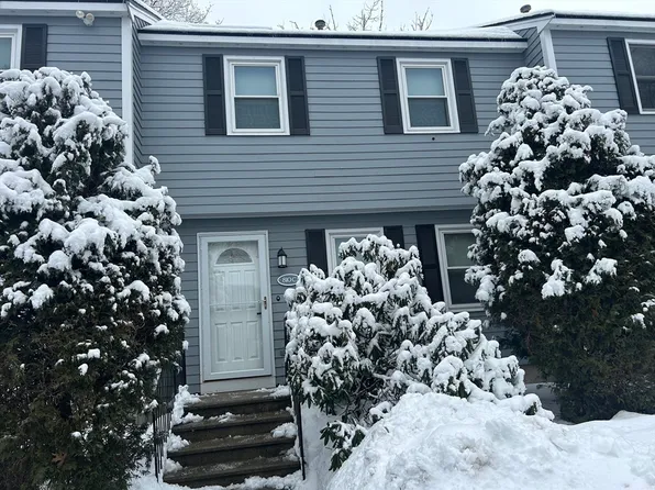 810 Lawrence St APT C, Lowell, MA 01852
