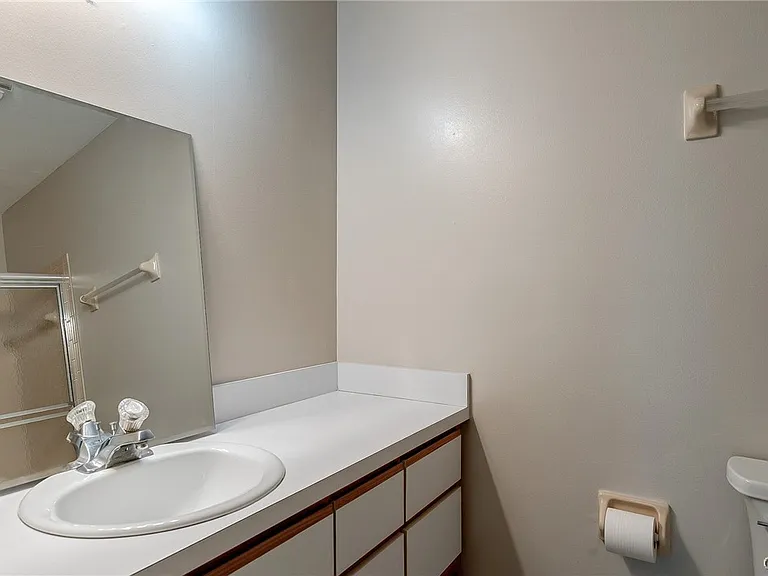 2404 Pipers Ct — Photo 33