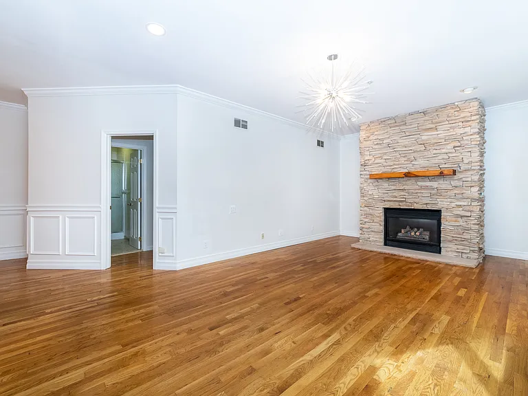 8 Davenport St #1 — Photo 6