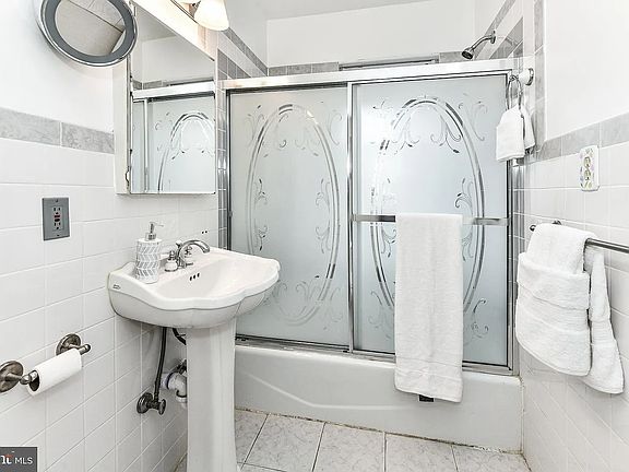 4th image of 3205 N Pershing Dr