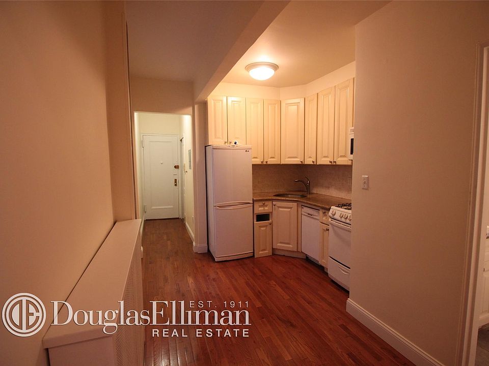 2nd image of 571 8th St APT 2