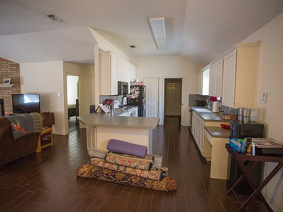 5th image of 4015 Green Meadow Dr