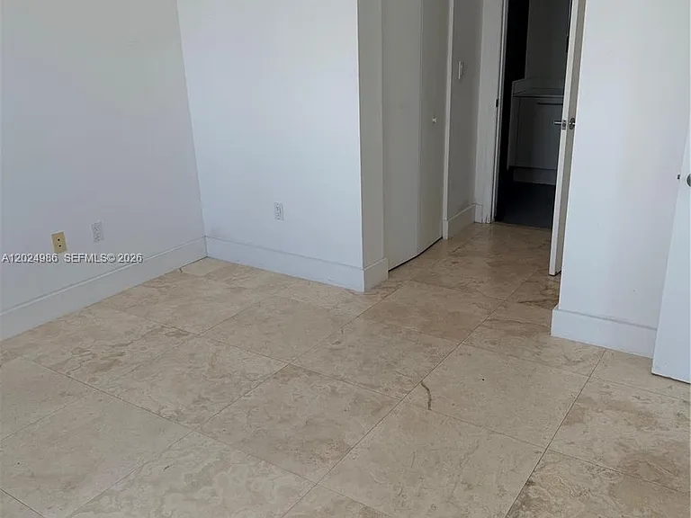 92 SW 3rd St #3909 — Photo 8