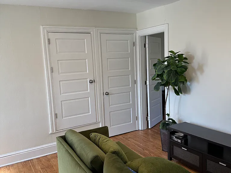 822 S George St #3 — Photo 5