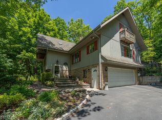 1150 Lakeside Dr E, Vernon Twp., NJ 07422