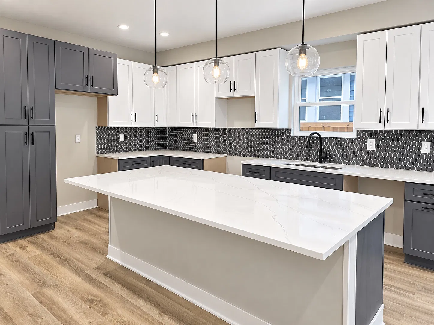 4 bed, 3.5 bath, 2700 sqft, $3,000 — Photo 3