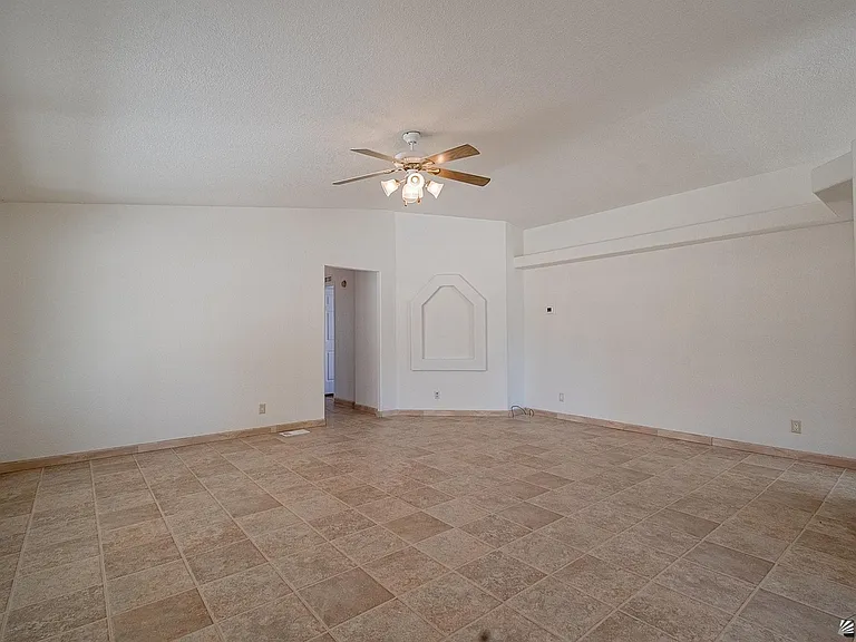 12546 S Cortez Ave — Photo 3