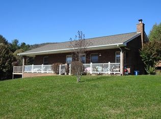 37 Hunters View Ln, Fries, VA 24330
