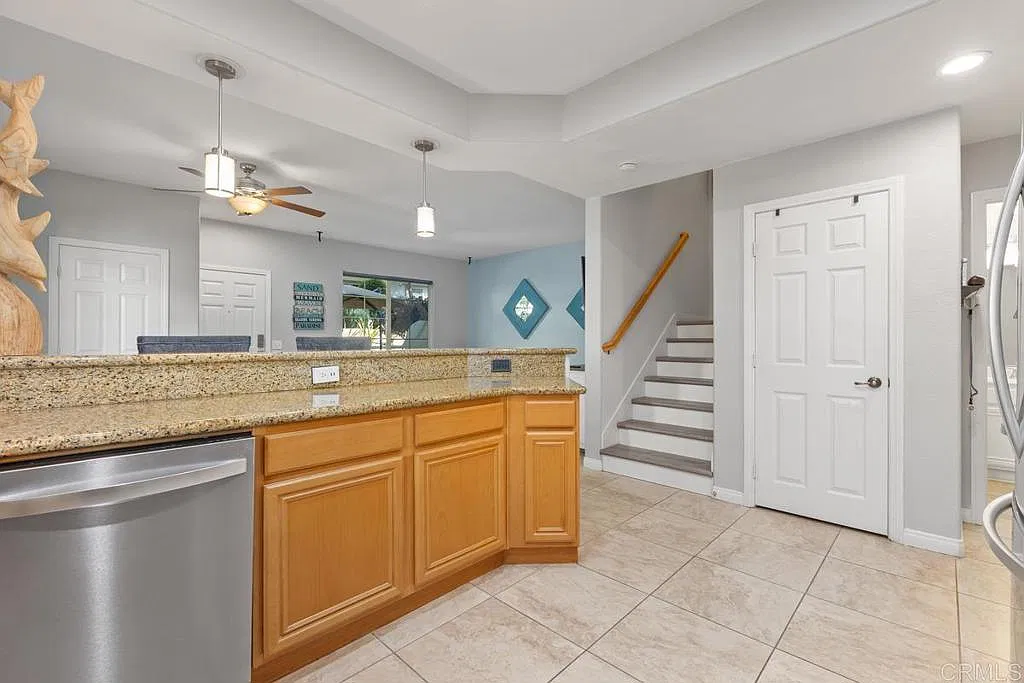 3 bed, 2.5 bath, 1400 sqft, $3,750 — Photo 3