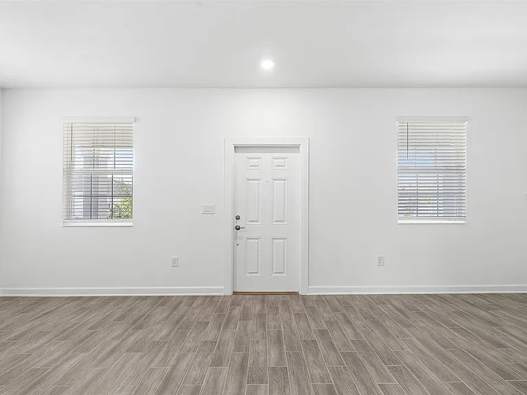 3039 Ella Way — Photo 5