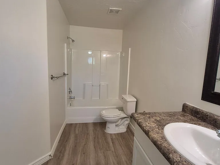 1000 E Bluffview Dr #118 — Photo 49