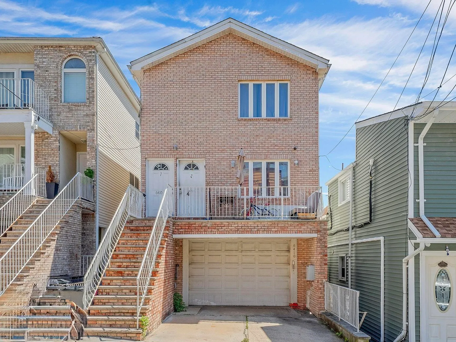 3 bed, 3.0 bath, 1760 sqft, $3,200 — Photo 1