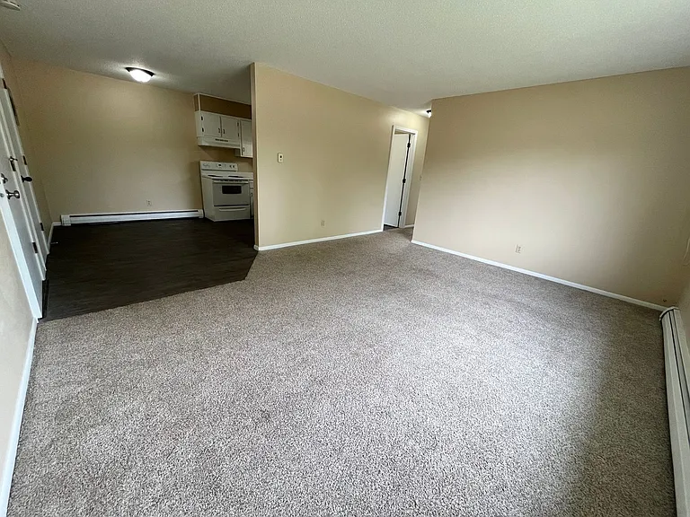 235 W 1st St — Photo 3