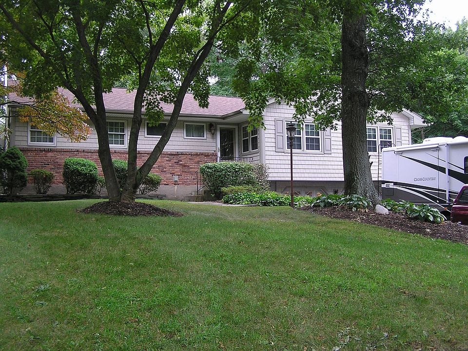 1st image of 7 Sorrel Hill Ln