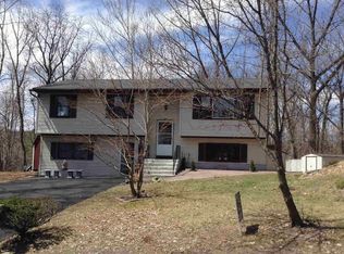 3 Susan Ln, Poughkeepsie, NY 12603