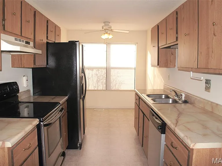 1420 Royal Oak Ct — Photo 7
