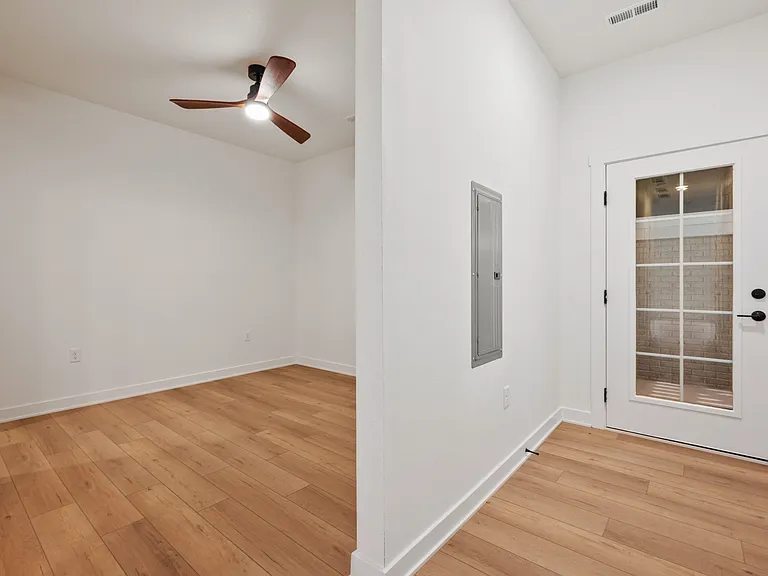 1206 SW Franklin Ct — Photo 28