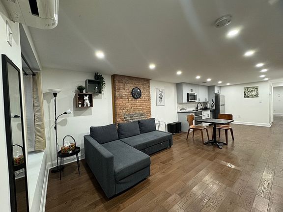 5th image of 38 Woodbine St Floor 1