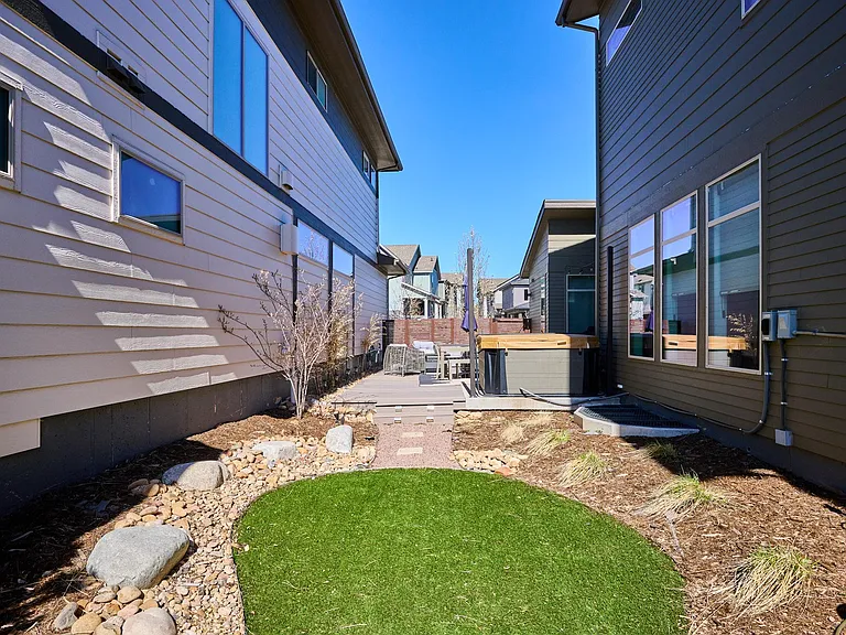 9714 Bennett Peak St — Photo 44
