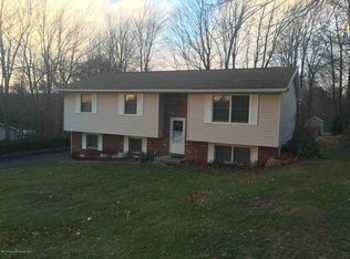 104 Hollow Dr, Roaring Brook Twp, PA 18444