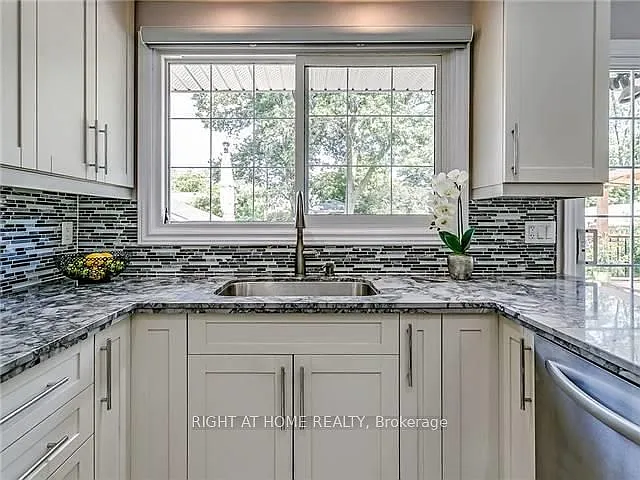 273 Kenwood Ave — Photo 10