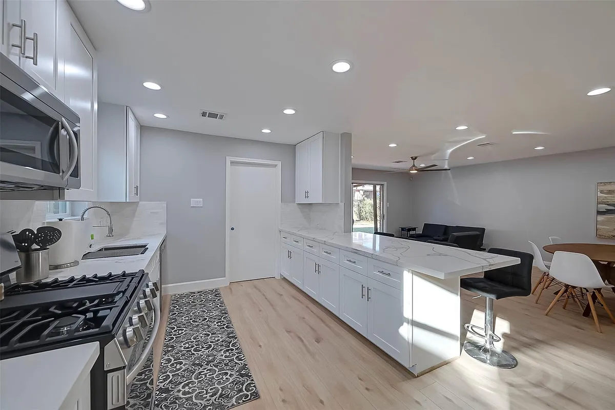 Building Photo - 5522 Caversham Dr