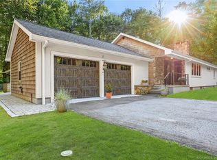 91 Richards Dr, Monroe, CT 06468